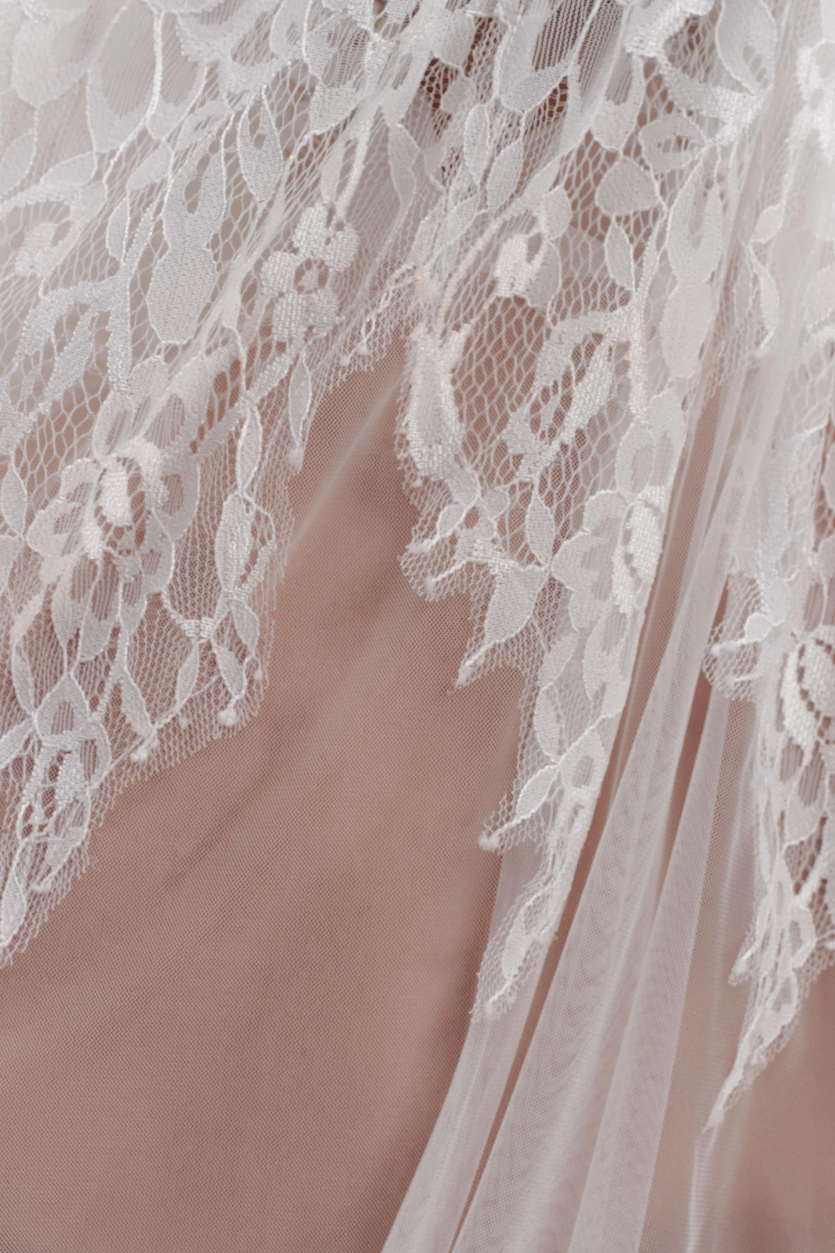 Cassia Lace Trim Veil - White - Image 5