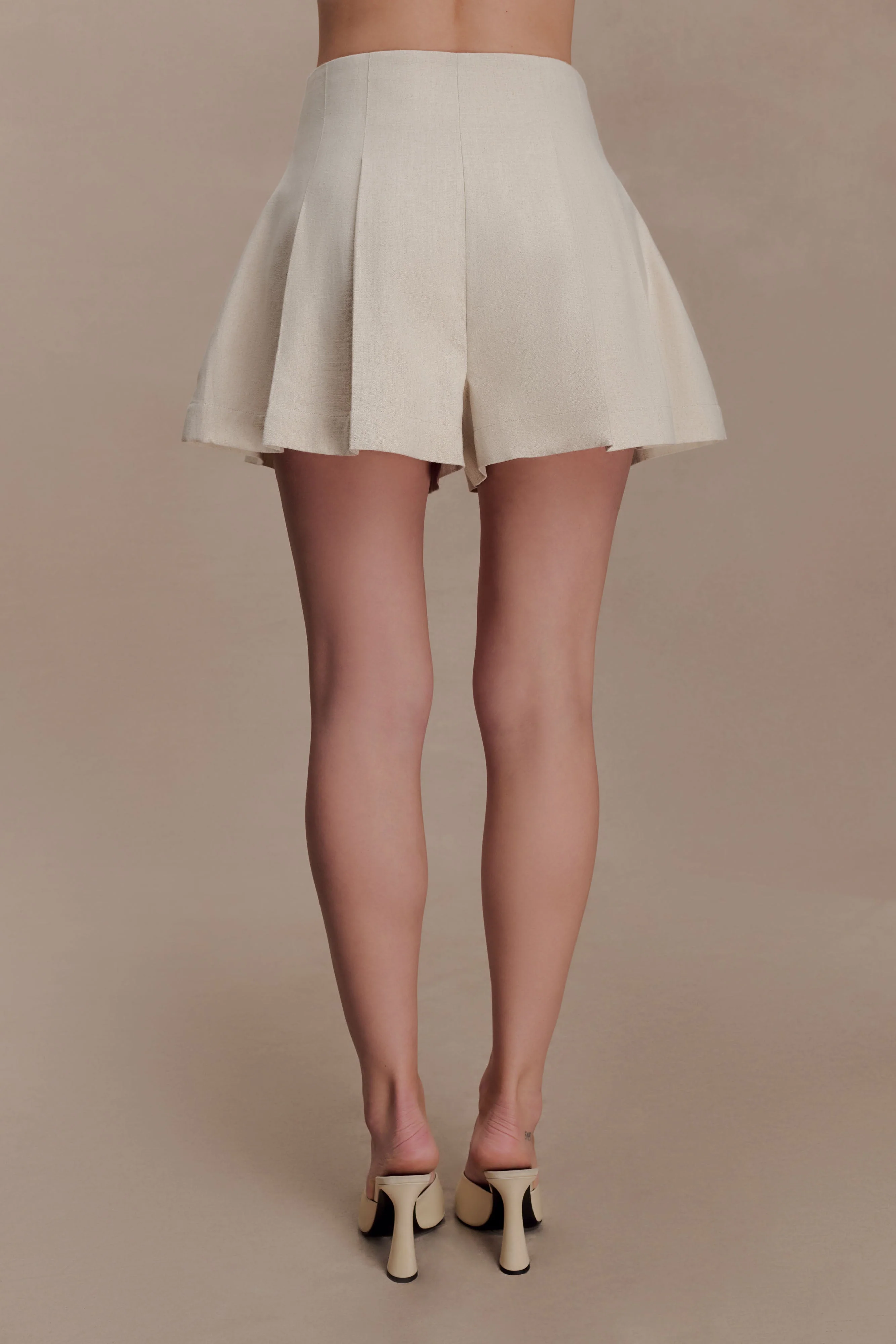 Martine Pleated Linen Short - Natural - Image 2